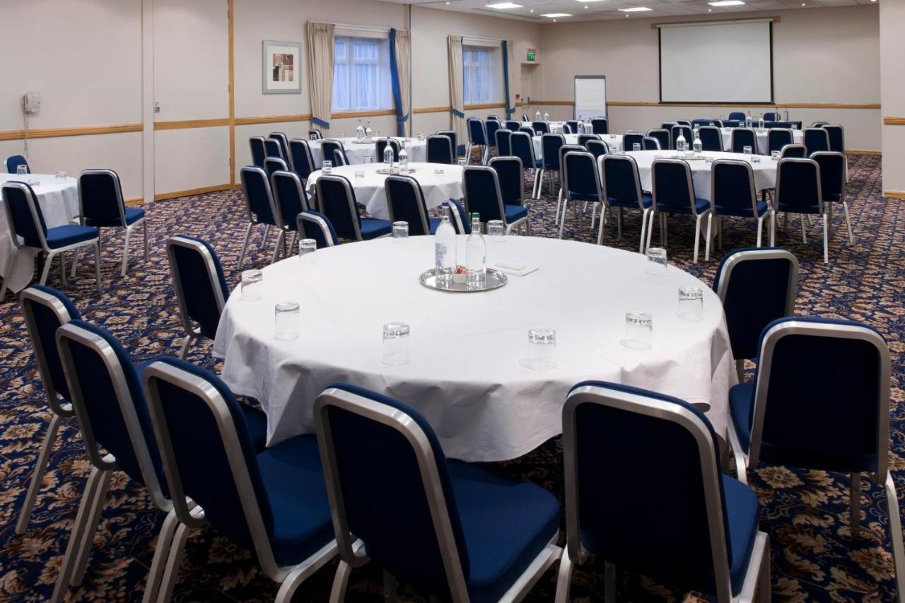 Leeds-wakefield M1 Jct40 By Ihg 4*