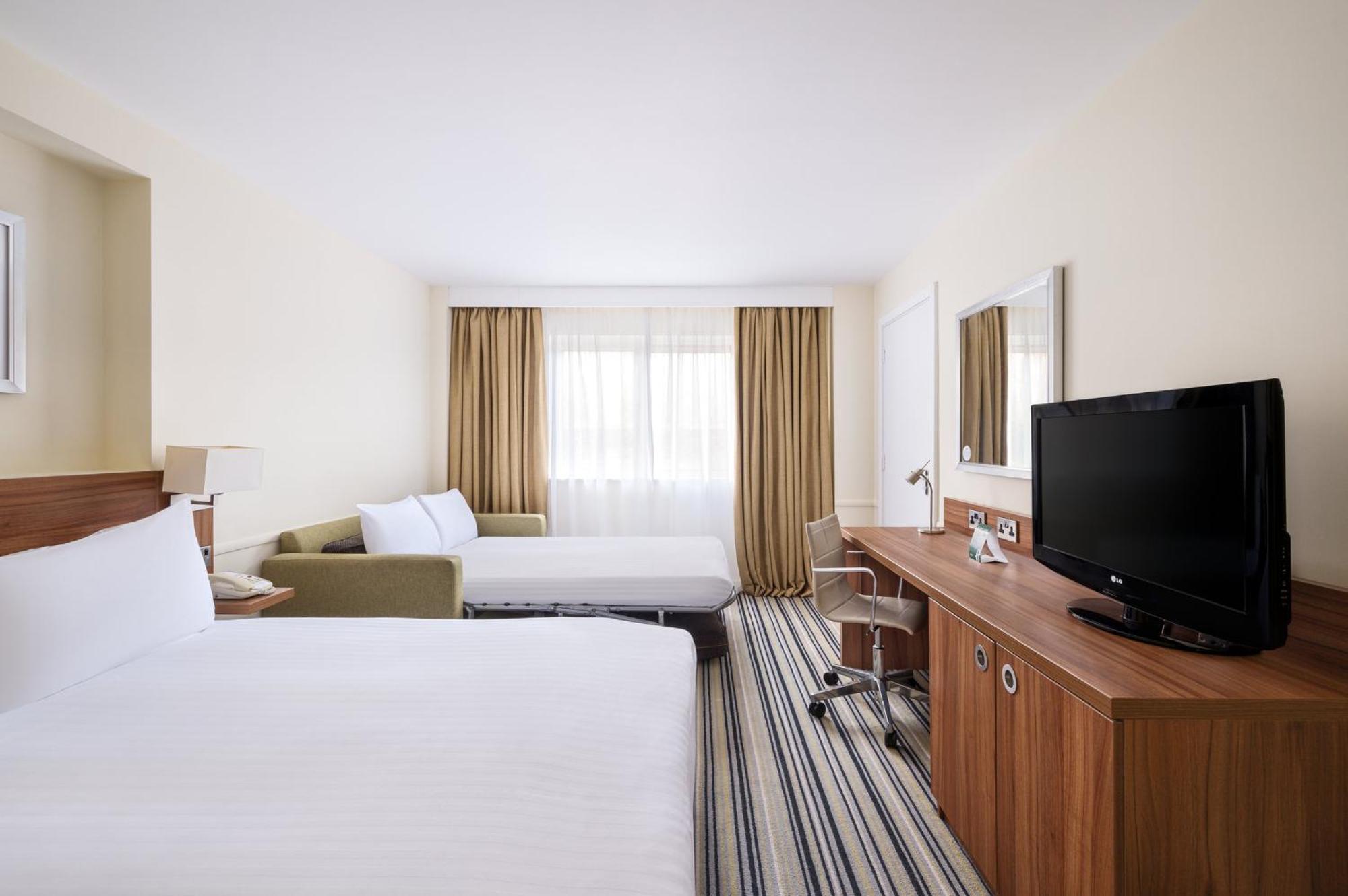 Leeds-wakefield M1 Jct40 By Ihg Hotel