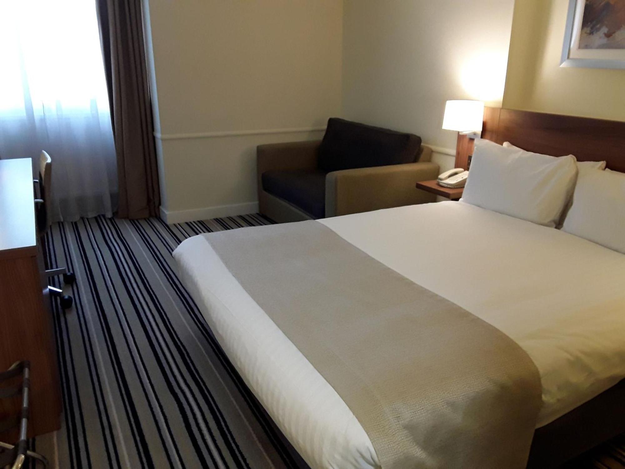 Leeds-wakefield M1 Jct40 By Ihg 4* Wakefield
