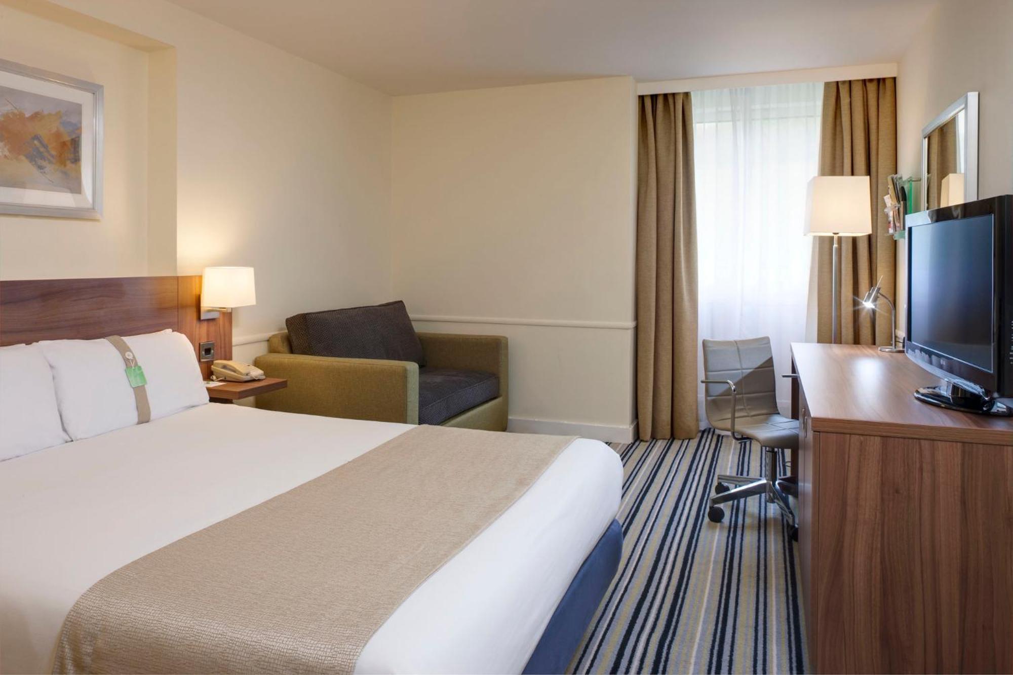 Hotel Leeds-wakefield M1 Jct40 By Ihg 4*